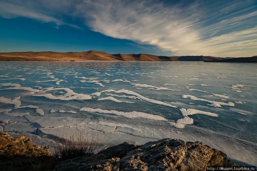 Озеро байкал 40. Озеро Байкал ледостав. Ледовый режим озера Байкал. Замерзшие волны на Байкале. Замерзший Байкал.