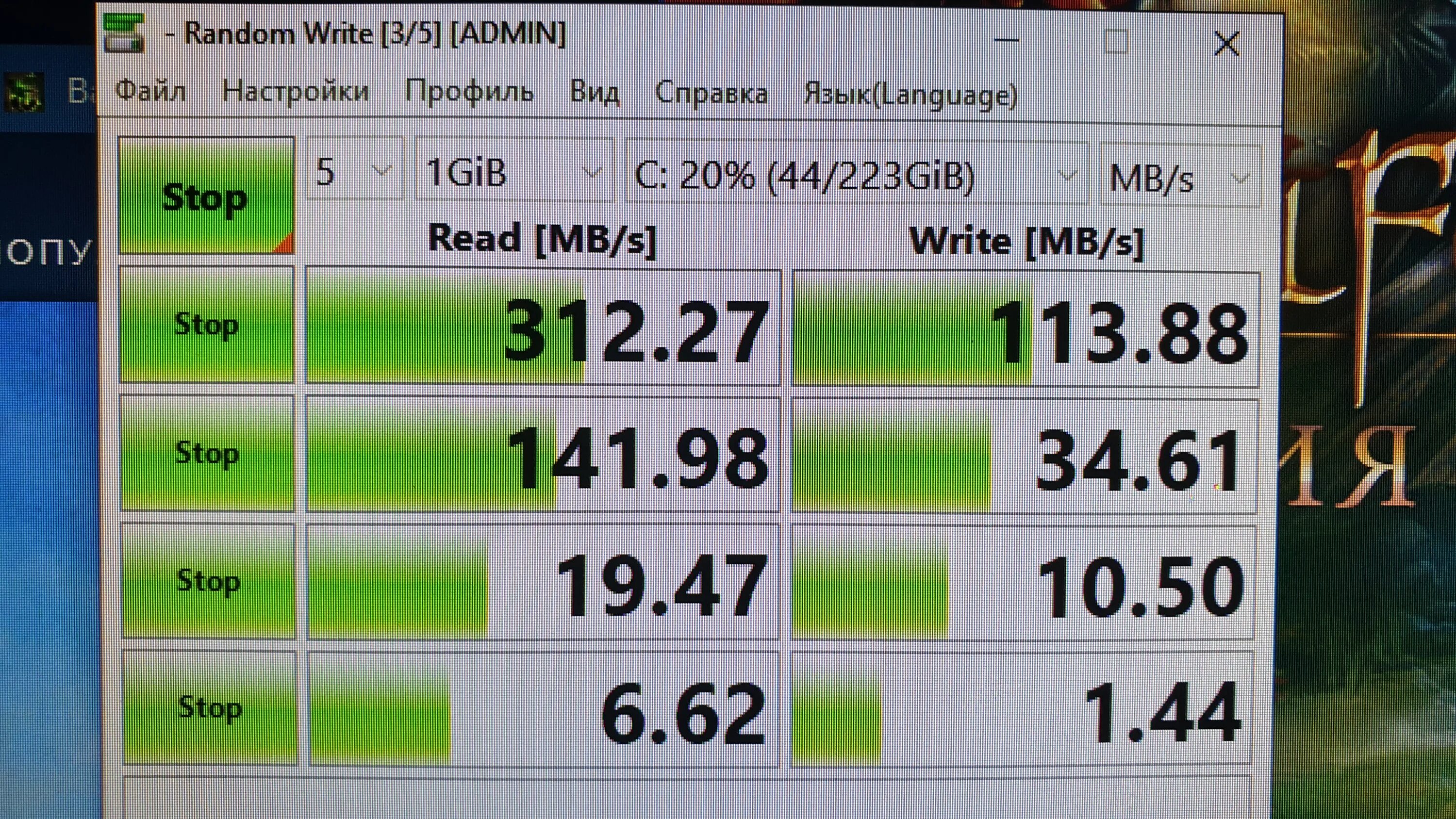 Почему ssd тормозит. Зачем ссд. Жесткий диск старый и новый ssd. Nvme sn850. Почему ssd замедляется.