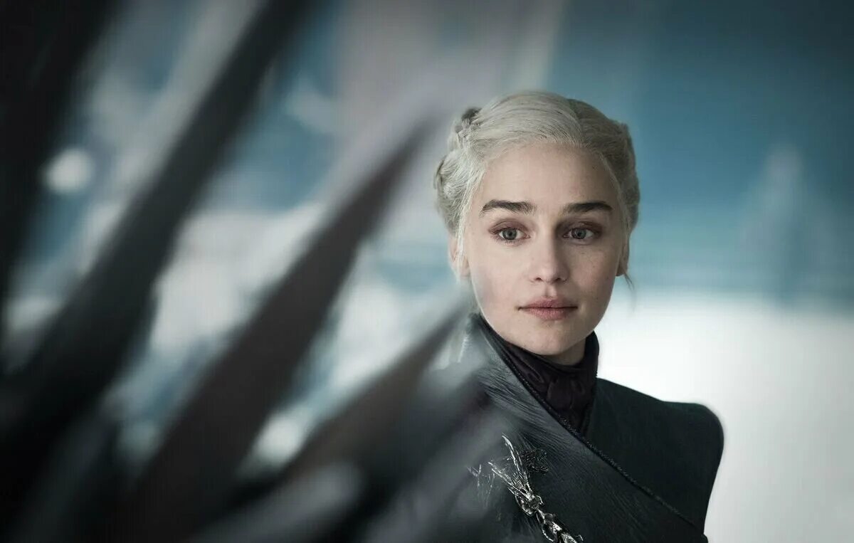 Emilia Clarke Khaleesi hair, Emilia clarke, Mother of dragons