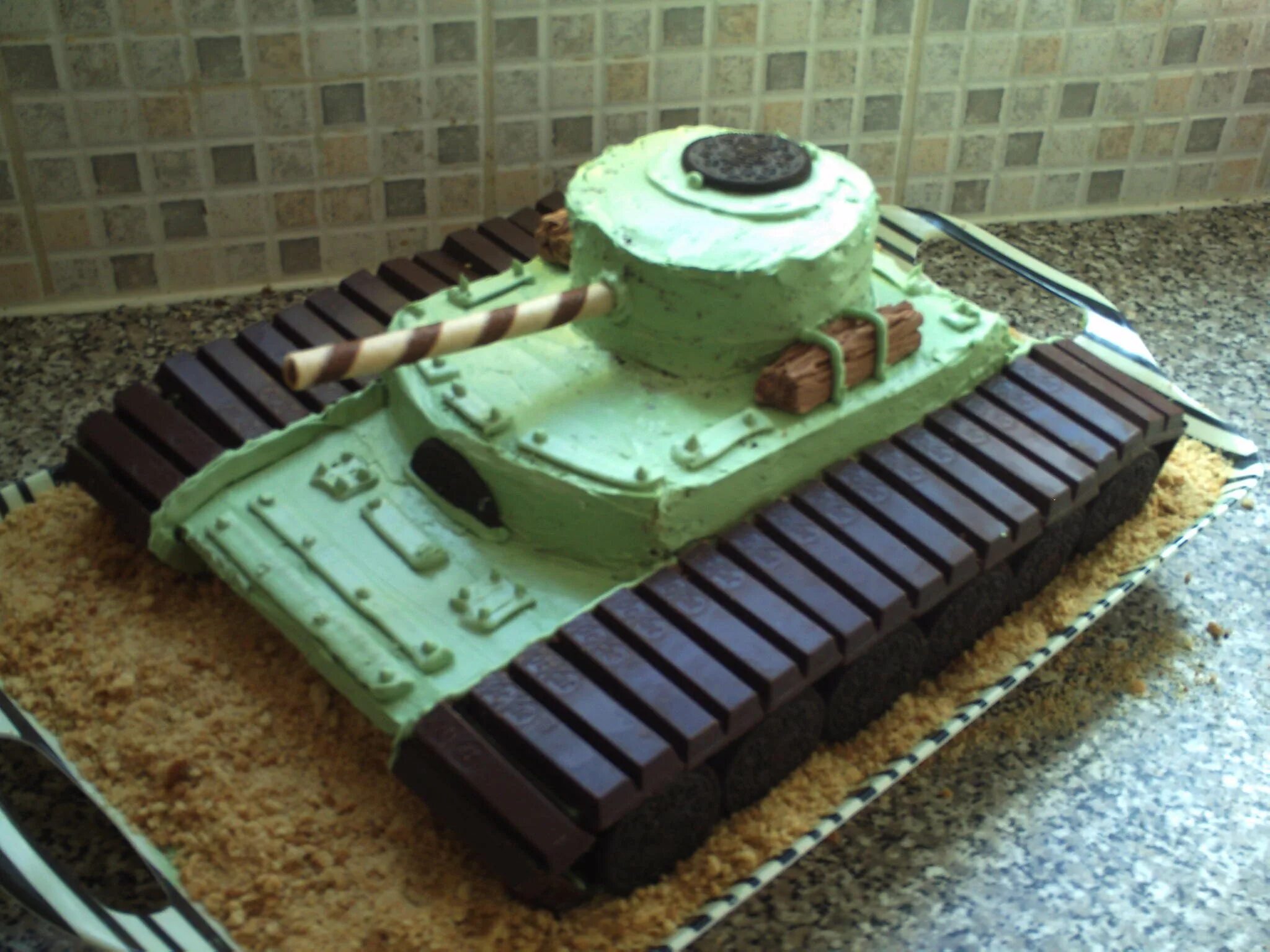 Торт в виде танков. Торт танк т34. Торт танк т34 мастер класс. Торт танк кремовый. Торт в виде танка кремовый.