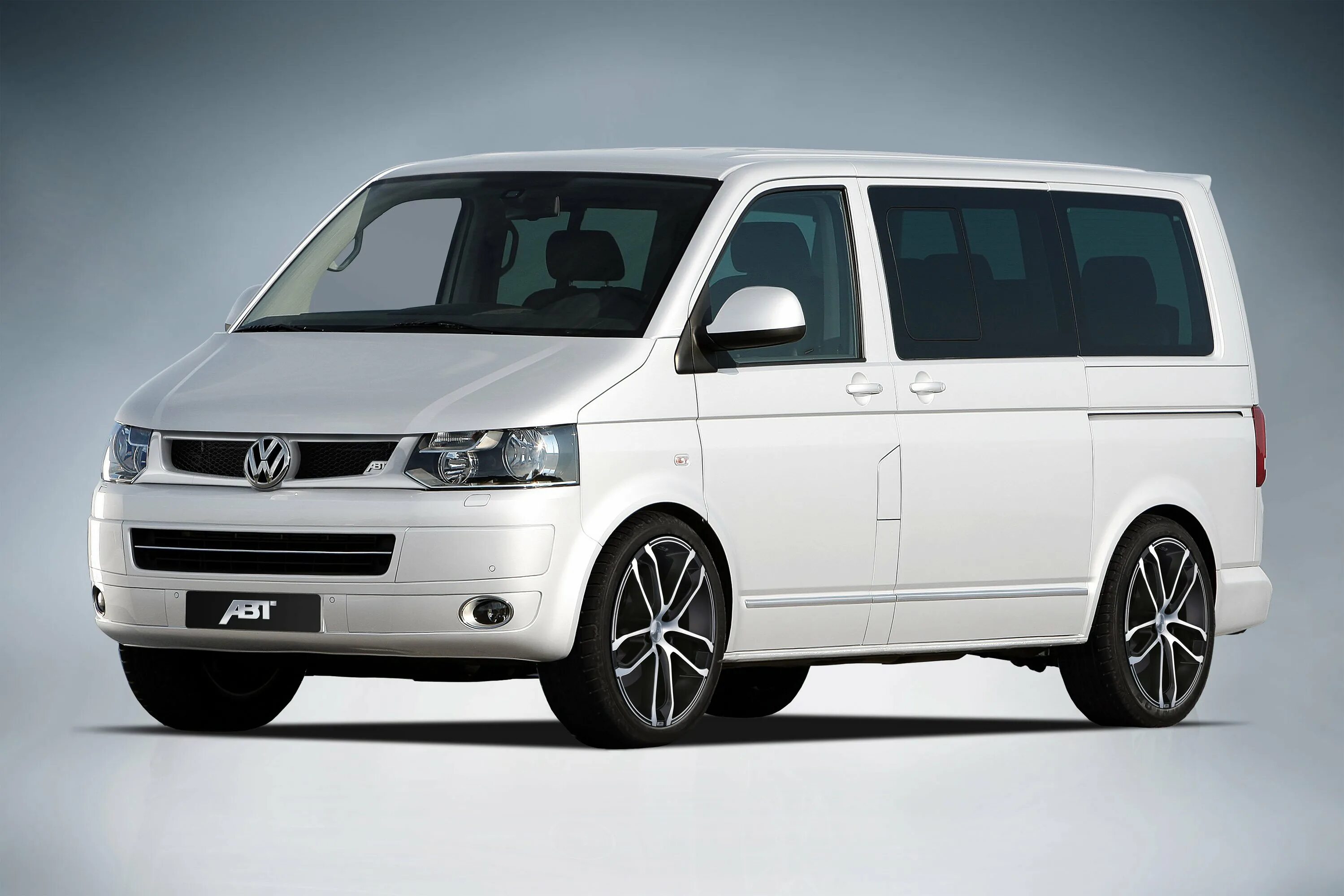 Vw t5 united. Т5 (фольксваген транспортер) минивэн. Фольксваген транспортер т5 2008. Q t 5 t c. Мультивен т5 рестайлинг.