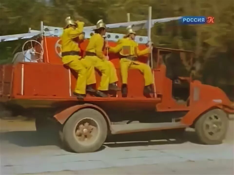 Стишки про пожарную машину. Песенка про пожарную машину. Кукутики пожарная машина. Стишки про пожарную машину. Мультяшные пожарные машины.
