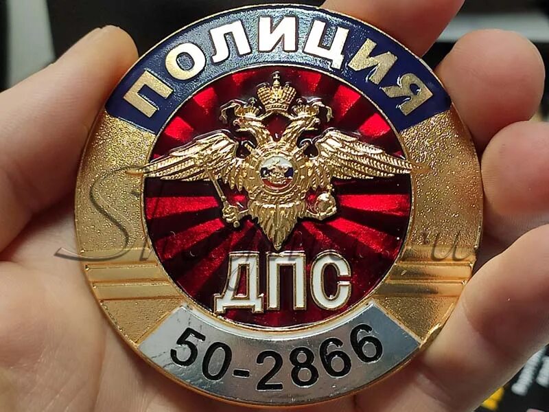 Знак дорожного полицейского. Нагрудный знак ДПС милиция. Нагрудный знак сотрудника ДПС. Нагрудный значок полицейского. Жетон ГИБДД.