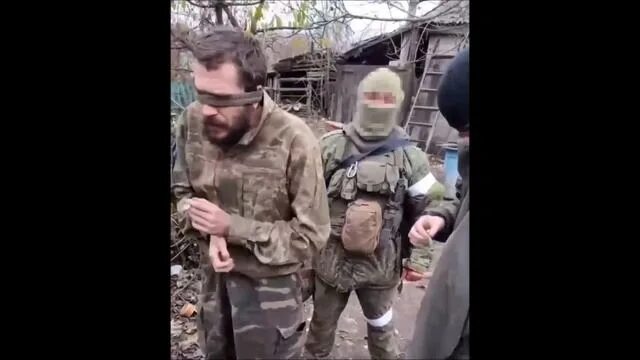 Забрал пленного. Забрал пленного. Забрал пленного. Спецназ ахмат клещеевка. Расстрел российских солдат в макеевке.