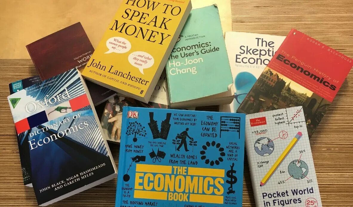 Экономика книга. The Economics book. Economy book. Книги на английском. Трудные времена книга