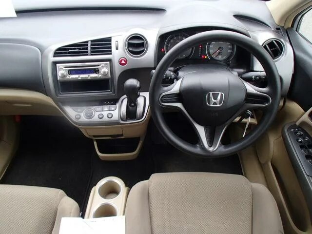 Панель хонда стрим. Honda Stream 2006. Хонда стрим 2006 года. Honda Stream 2010 салон. Хонда стрим 2006-2009 салон.