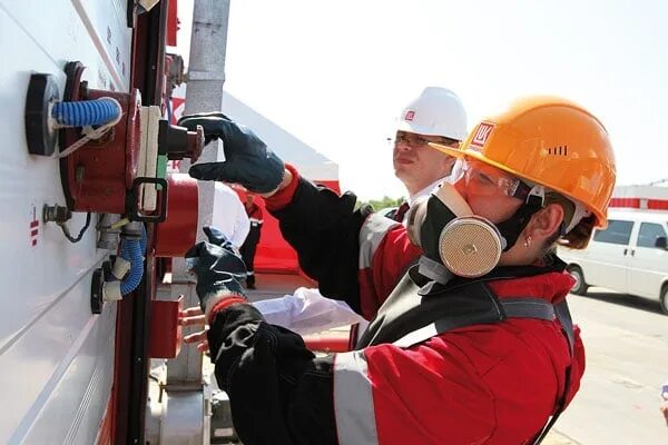 Оператор нефти газа обучение. Оператор обезвоживающей и обессоливающей установки. оператор ооу. оператор технологических установок. оператор по поддержанию пластового давления.