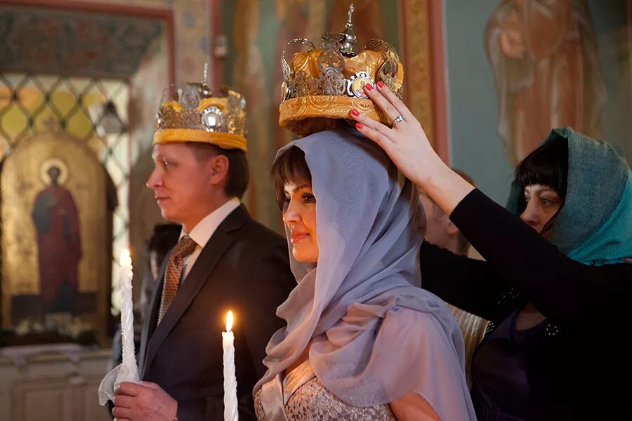 Венчание мужа и жены. Венчание. Фотосессия венчания в церкви. Платье для венчания в церкви. Фотосессия после венчания.