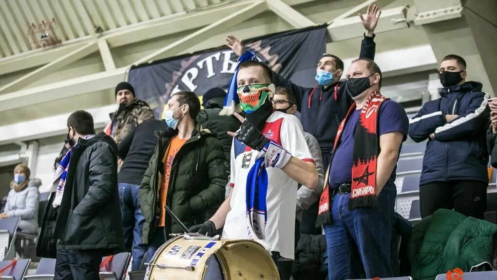 Дебош фанатов на улице города