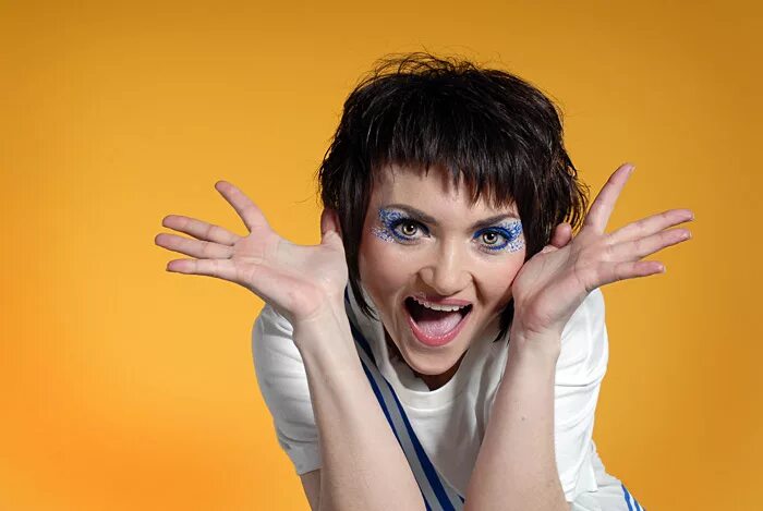 Канализационный люк инстербург. Группа люки. Luk группа. Группа люки. Крышка люк наступать.