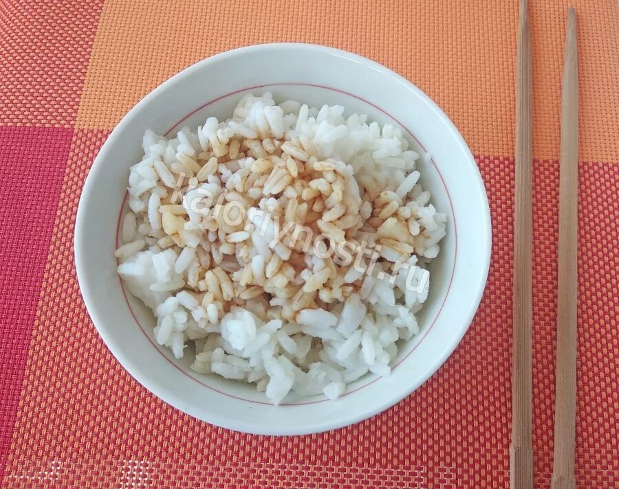 Рис с соевым соусом. Рис отварной 100 грамм. 100 Г вареного риса. Рис отварной 100 гр..