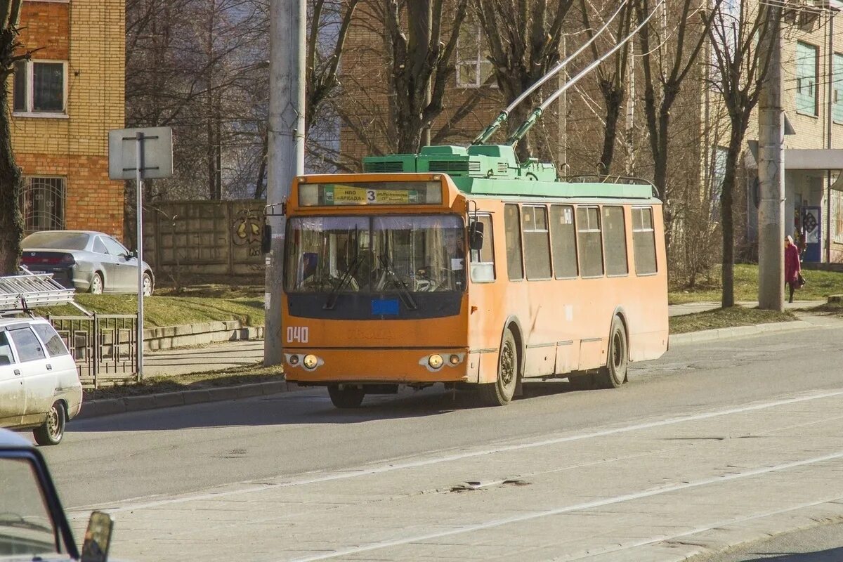 Троллейбус двигался со. Троллейбус смоленск. смоленск троллейбусный парк. троллейбус 25 смоленск.