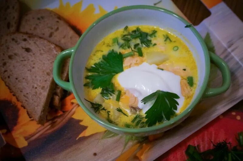 Суп из форели с плавленным. Суп с картофельными ушками. Суп из форели с плавленным. Сырный суп с рыбой. Финский рыбный суп лохикейто.