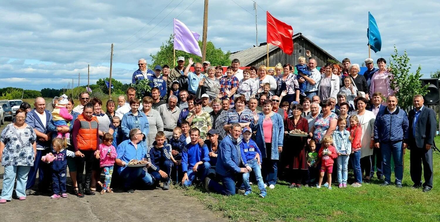 Погода омская золотая нива. Деревня Сергеевка Оконешниковского района. Сергеевка Омская область Оконешниковский район. Село Маяк Оконешниковский район. Школа Соловьевка Сахалинская область.