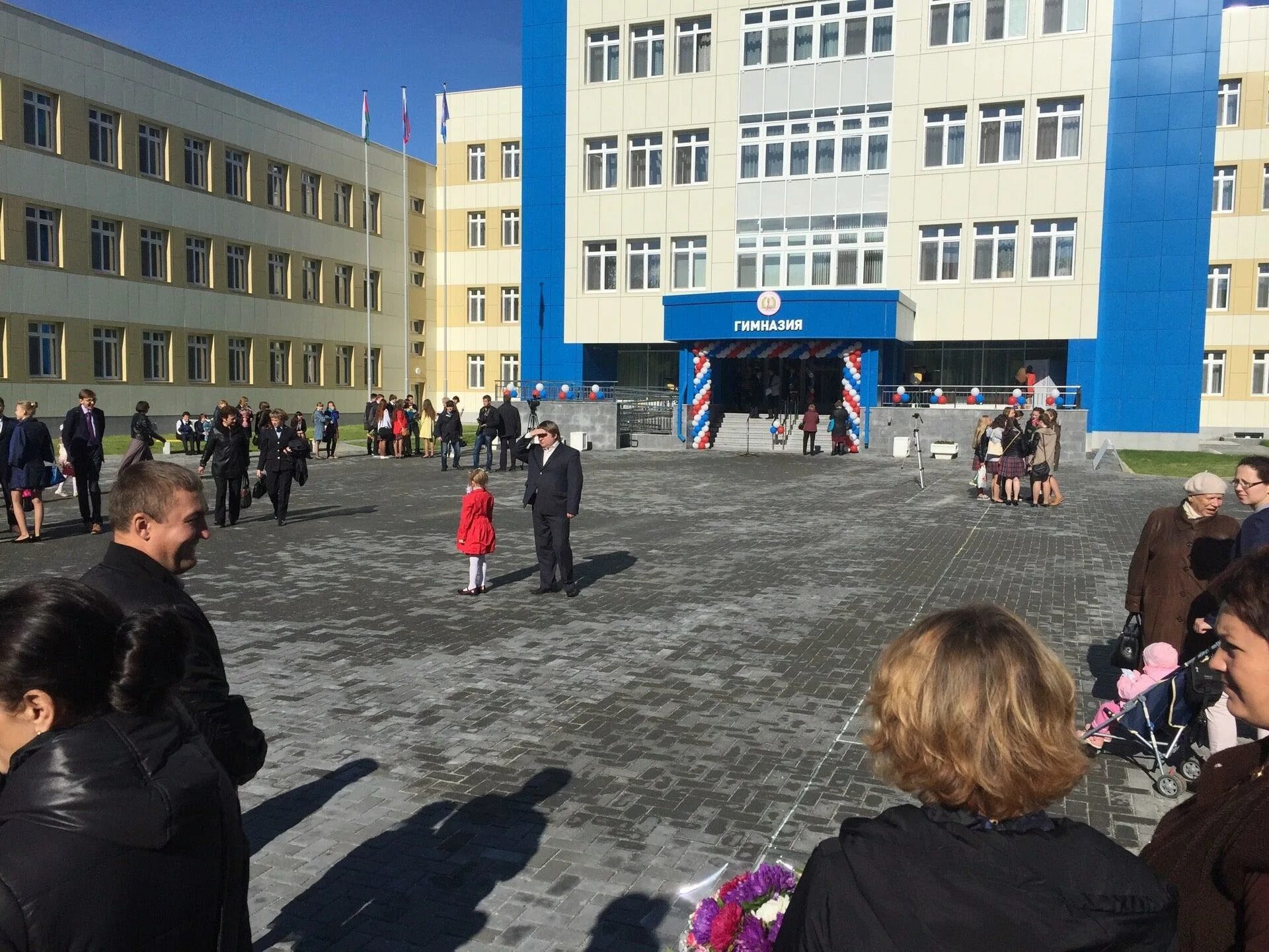 Гимназия 16 тюмень. Парфенова 19 тюмень гимназия 16. Гимназия 16 г тюмень. 1 гимназия тюмень 1 корпус. Школа 16 гимназия.