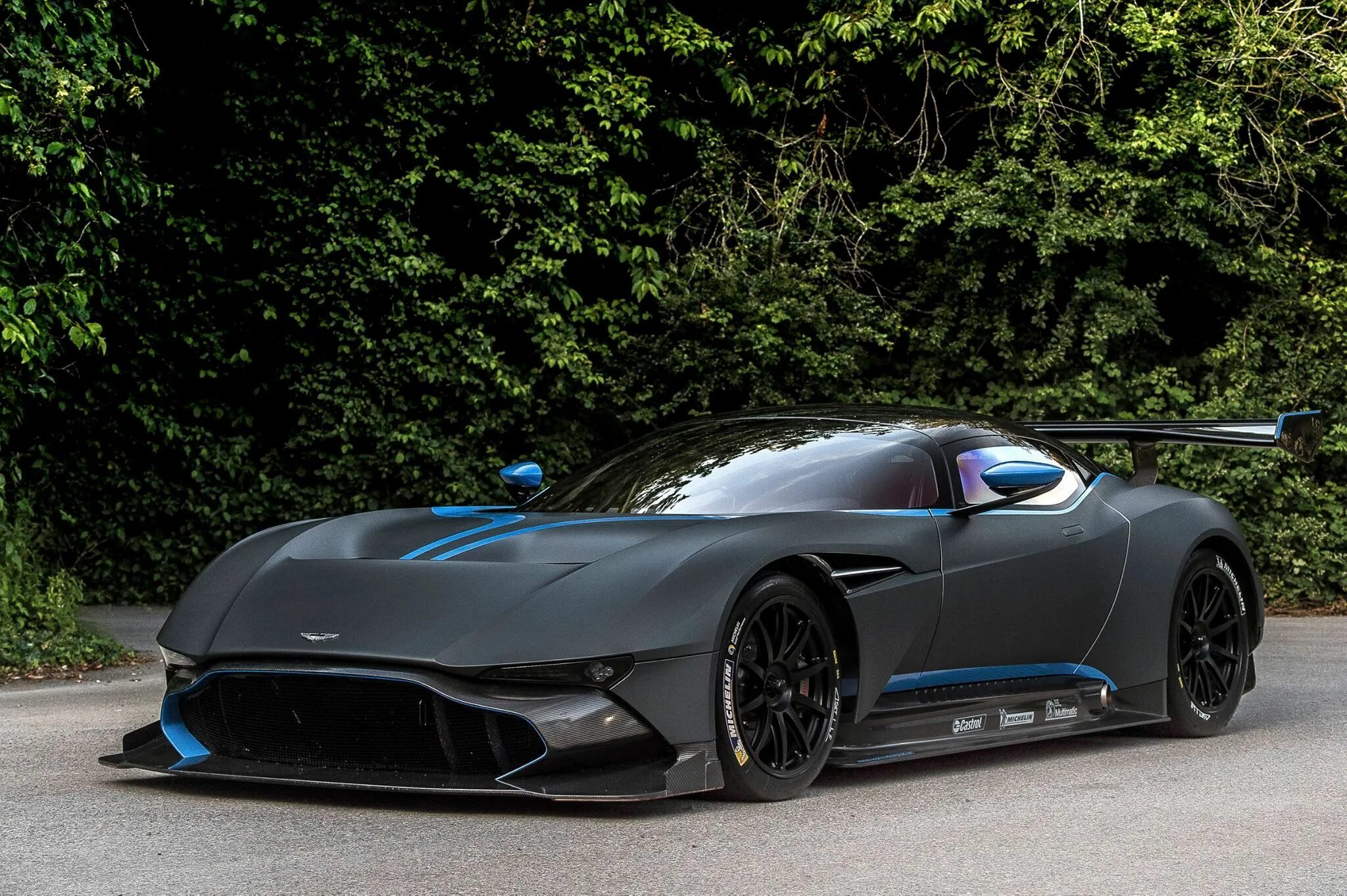 автомобиль вулкан. Aston martin vulcan. Aston martin vulcan 2016 hypercar. машина aston martin vulcan. машина aston martin vulcan.