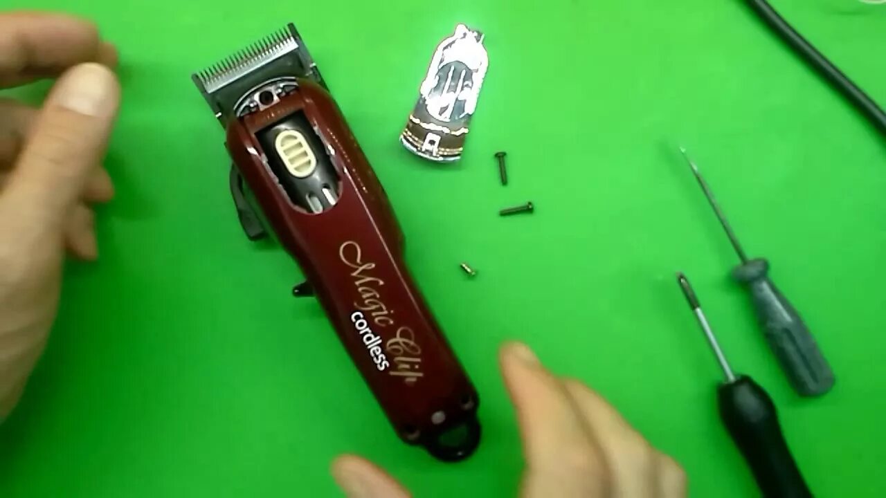 Как почистить машинку для волос. Машинка Wahl Magic clip. Wahl 8591l. Wahl машинка для стрижки 8591l. Разбор машинки Moser 1400.