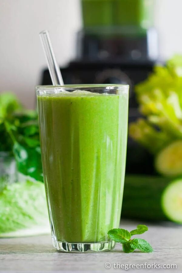 Зелёный смузи детокс. Детокс коктейль смузи. Напитки смузи Smoothie Green. Коктейль смузи зеленый. Зеленое смузи детокс