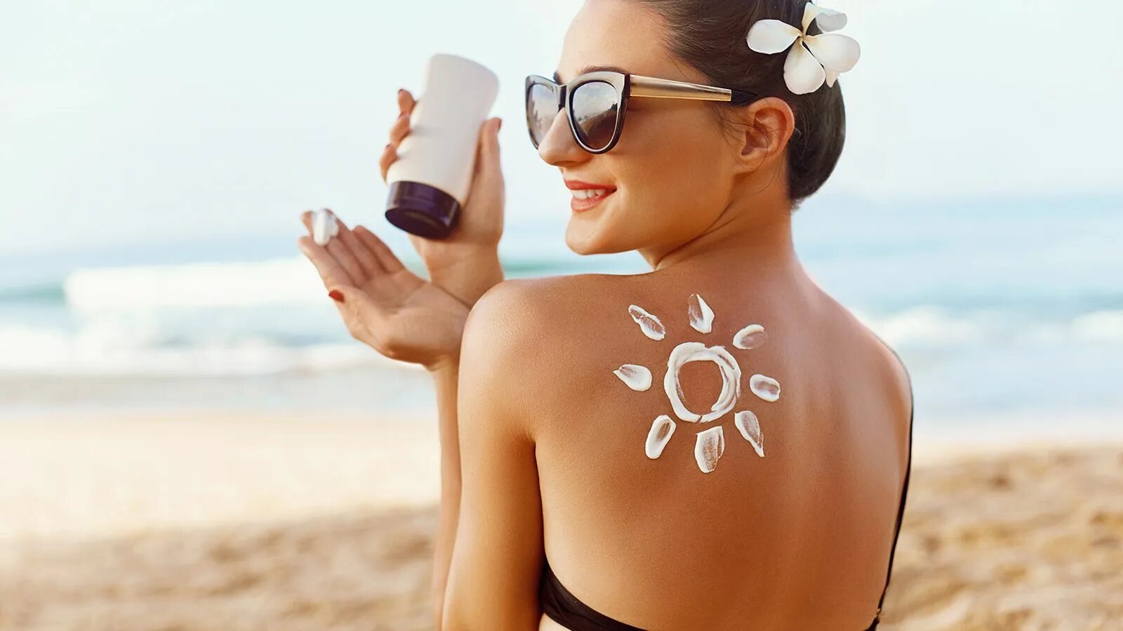 Загар на пляже. Разбор слова по составу примеры 2 класс примеры. Разобрать слова по составу 4 кл. Девушка загорает. Разбор.