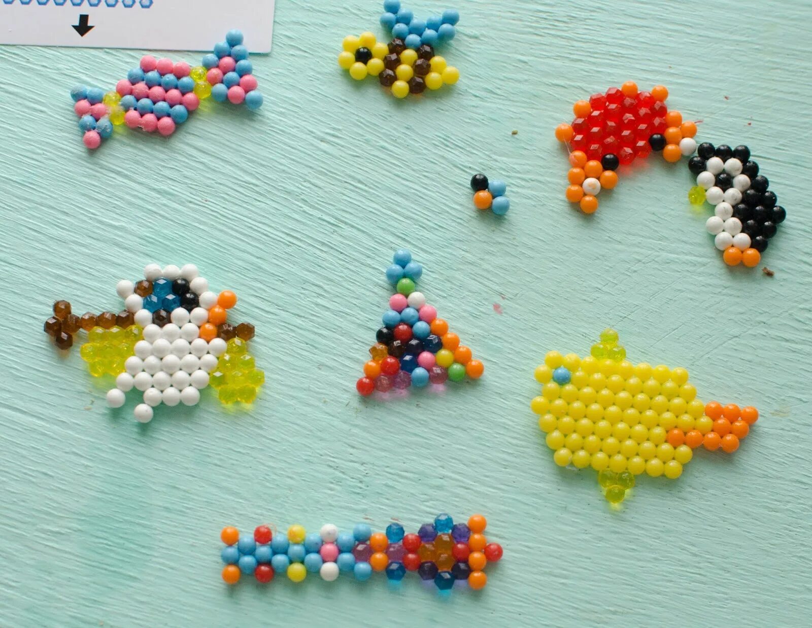 Аква поделки. Аква мозаика Аква Битц. AQUABEADS ферма. Аквабитс Пчелка. Аквамозаика пчела.