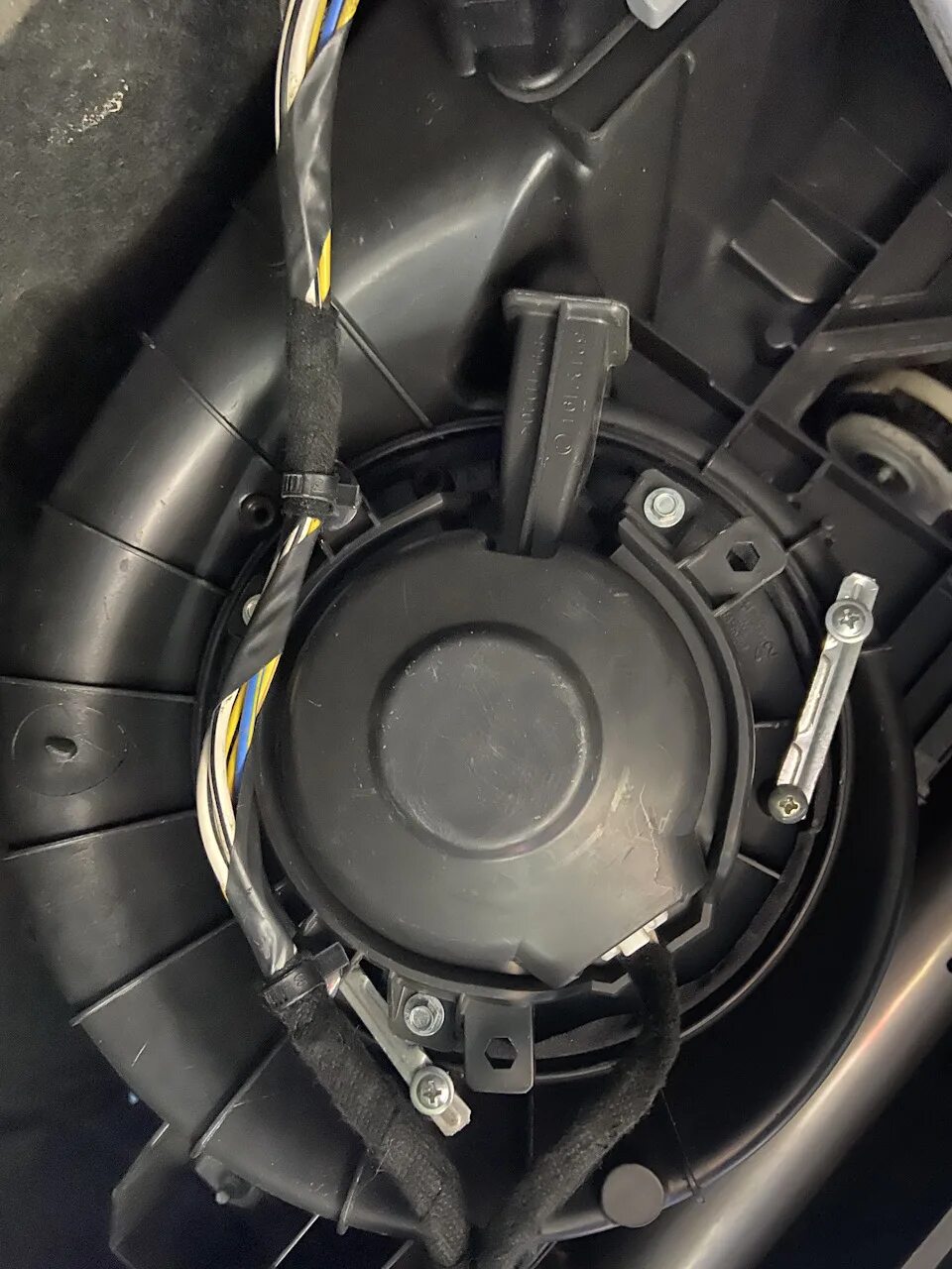 Вентилятор печки chevrolet cobalt. 95472959. Вентилятор печки chevrolet cobalt. Мотор отопителя шевроле кобальт. Мотор отопителя шевроле кобальт.