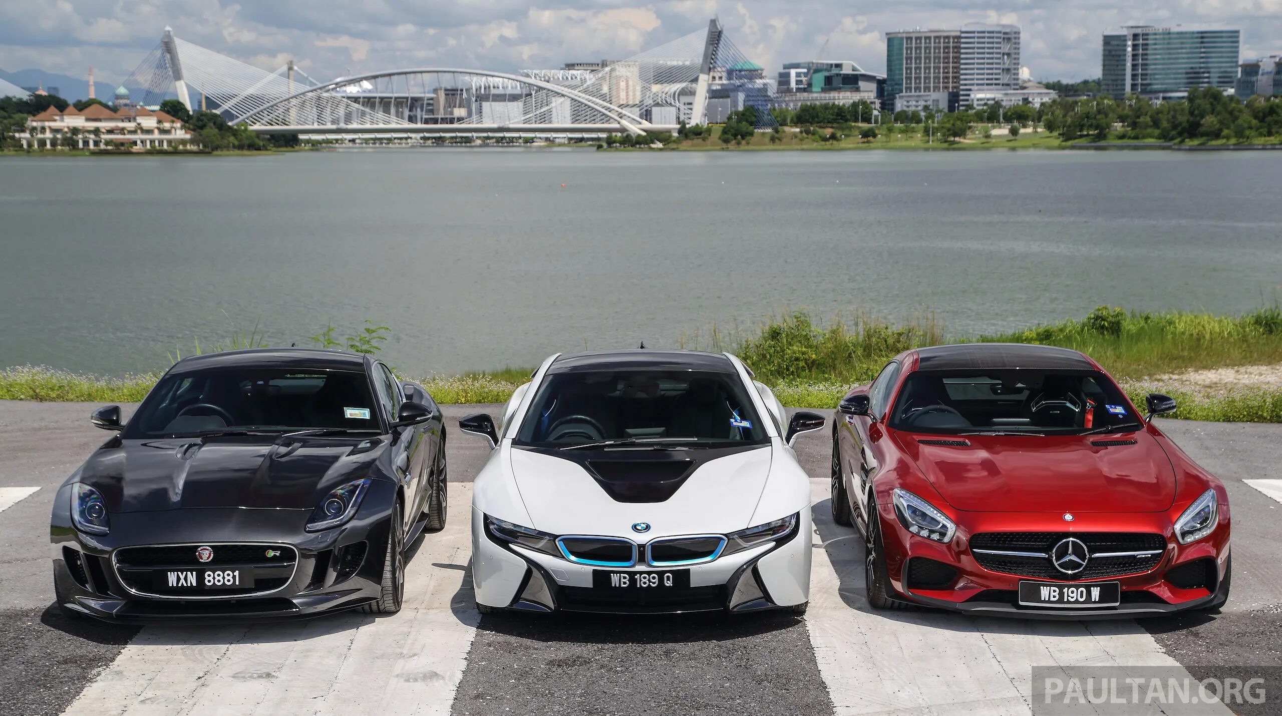 BMW i8 vs Mercedes AMG gt s. BMW i8 AMG. Мерседес AMG И BMW i8. BMW i8 2022. М 8 против 5