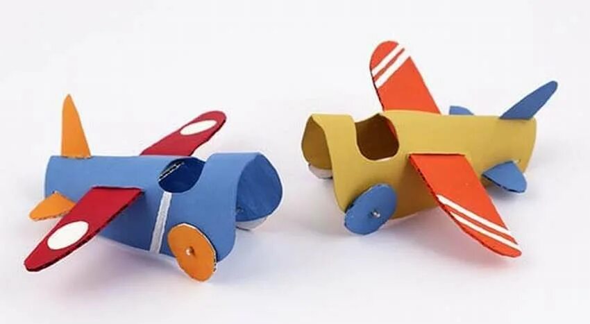 Объемный самолет из картона. Вертолёты и самолёты из палочек для мороженого. Конструирование из бумаги самолет. Конструирование самолет. Вертолётик на палочке из цветной бумаги.