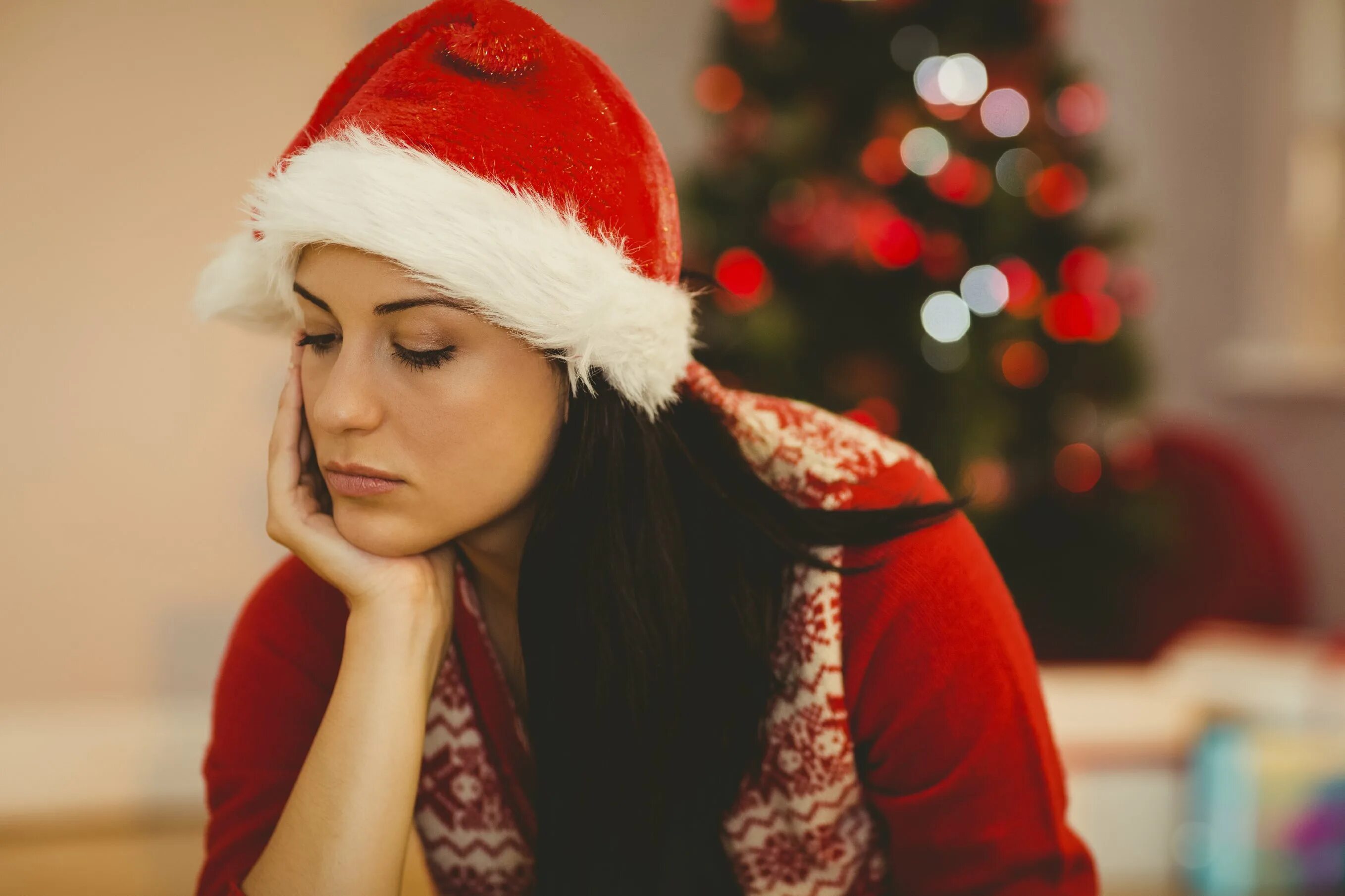 Новый год в одиночестве. Новый год одинокой женщине. Одинокий новый год. Sad christmas. Новый год в одиночестве.