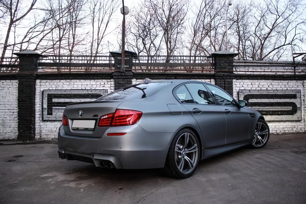 BMW m5 f10 Grey. BMW f10 серая. BMW m5 f10 серая. BMW 5 f10 серый матовый. Бмв м5 серая