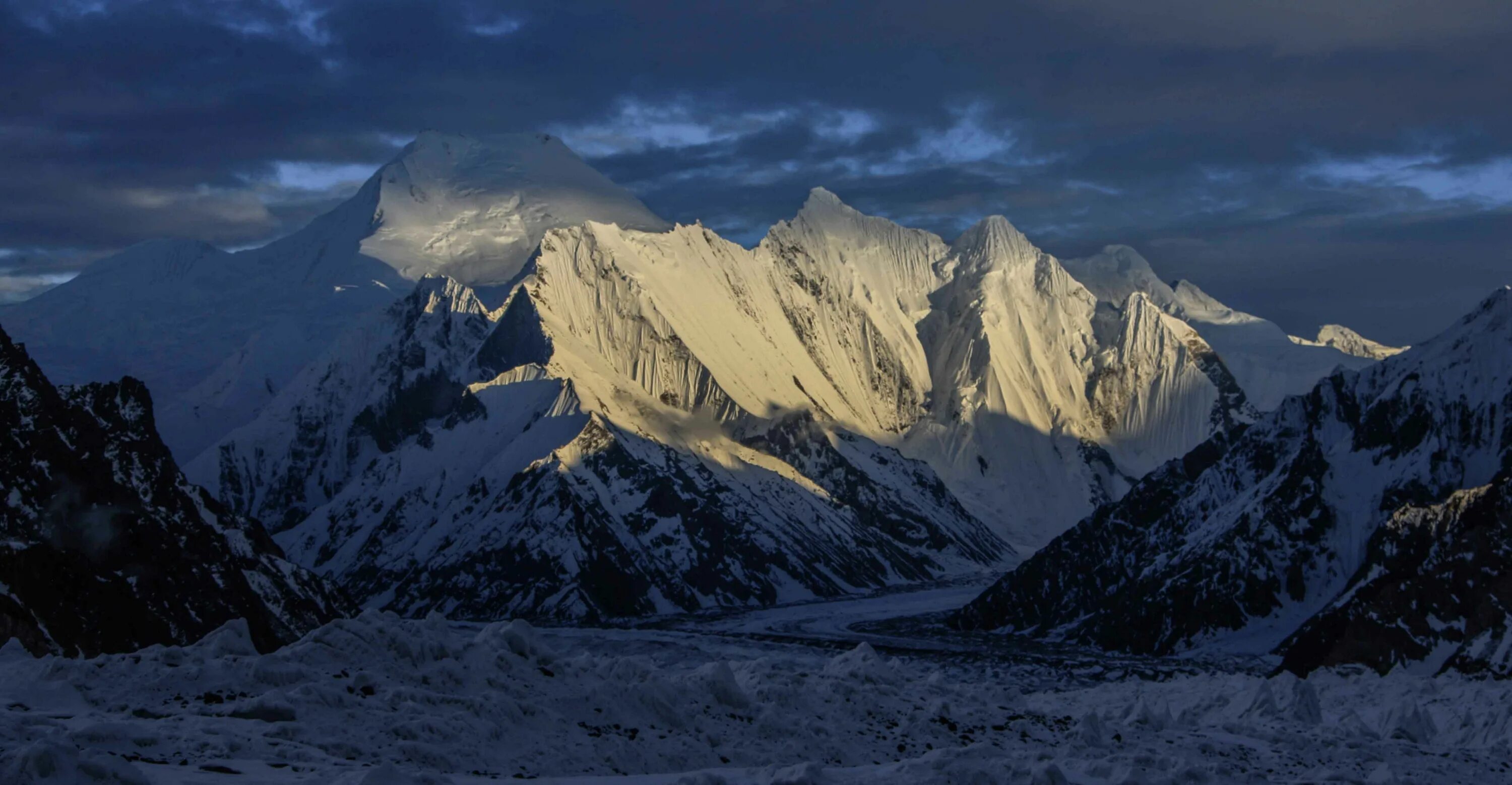 Higher mountains. Каракорум горы к2. Гималаи к2. Гора Чогори Пакистан. Покорители Чогори.