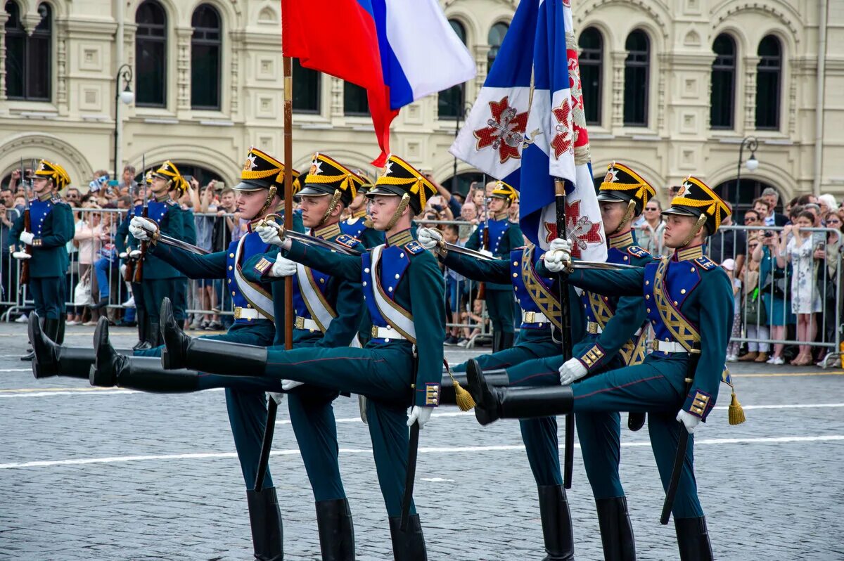 Президентский день в россии. Президентский Кремлевский полк. Президентский полк ФСО России. Президентский полк Кремлевский полк. Президентский полк знаменная группа.