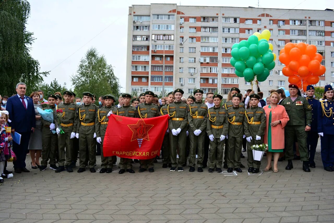 Сайт школы 118 нижний новгород. ШК 118 Нижний Новгород. Гвардейская смена. Школа 118. Школа 118 Нижний Новгород 1 сентября 2018 года.