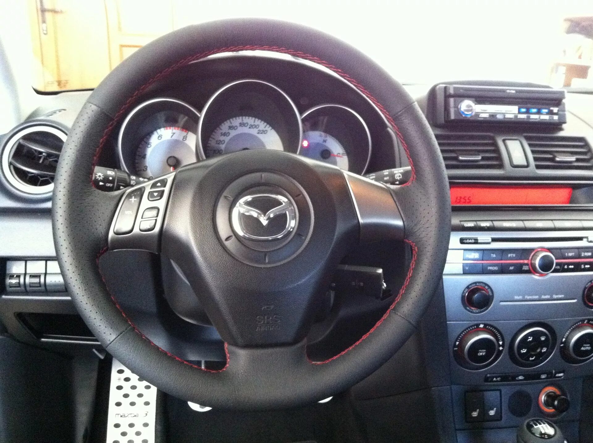 За рулем мазда 3 бк. Эмблема на руль мазда 3 2007. Замена руля мазда 3. Fz6 замена руля. Замена руля мазда 3.