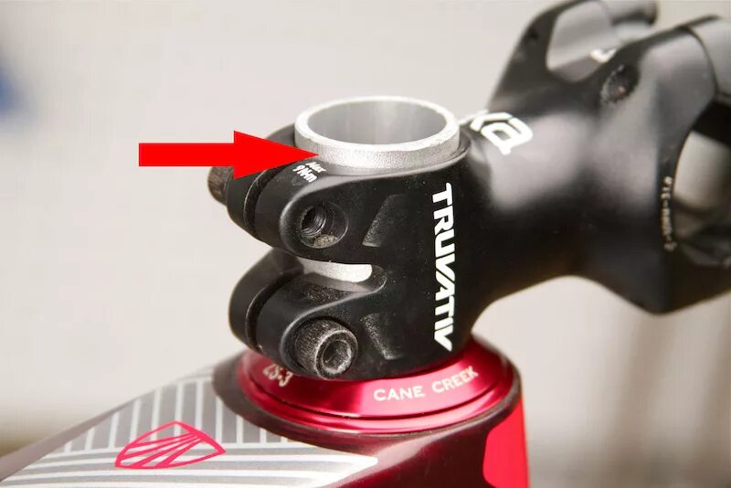 4 на 22. Конструкция рулевой колонки велосипеда стелс 950md. Крепление вилки. Втулка руля велосипеда stels 710. 4.