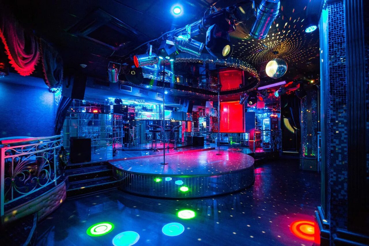 Келб. Территория митино ресторан. Стрип бар. Круб. Ночной клуб внутри.