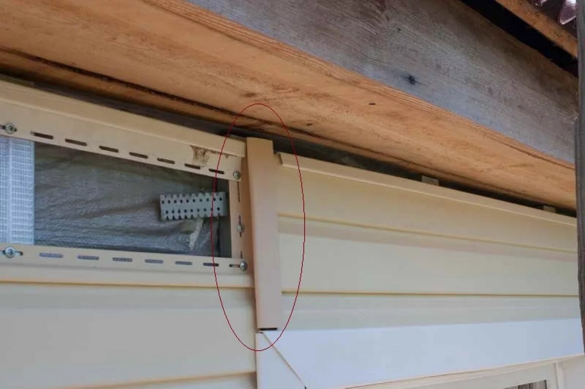 Как крепить планки. Монтаж сайдинга. Как крепить планки. Монтажная планка евронавес. Карнизная планка (капельник).