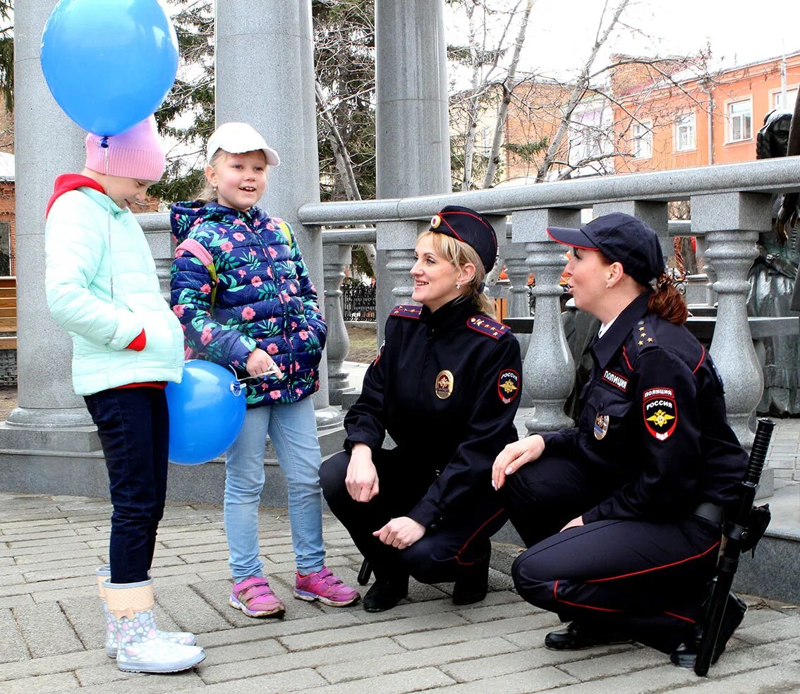 Фото охраны общественного порядка на майские праздники. День полиции общественной безопасности. Инструктаж задействованных нарядов мвд. Полиция безопасность в майские праздники. Красноярский край общественный порядок.