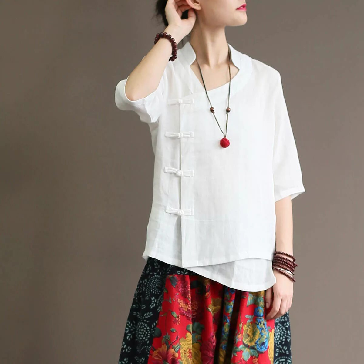 Блузки женские стильные. Блузка свободного кроя. Блузка женская. Креативные блузки. Необычная спинка у блузки.