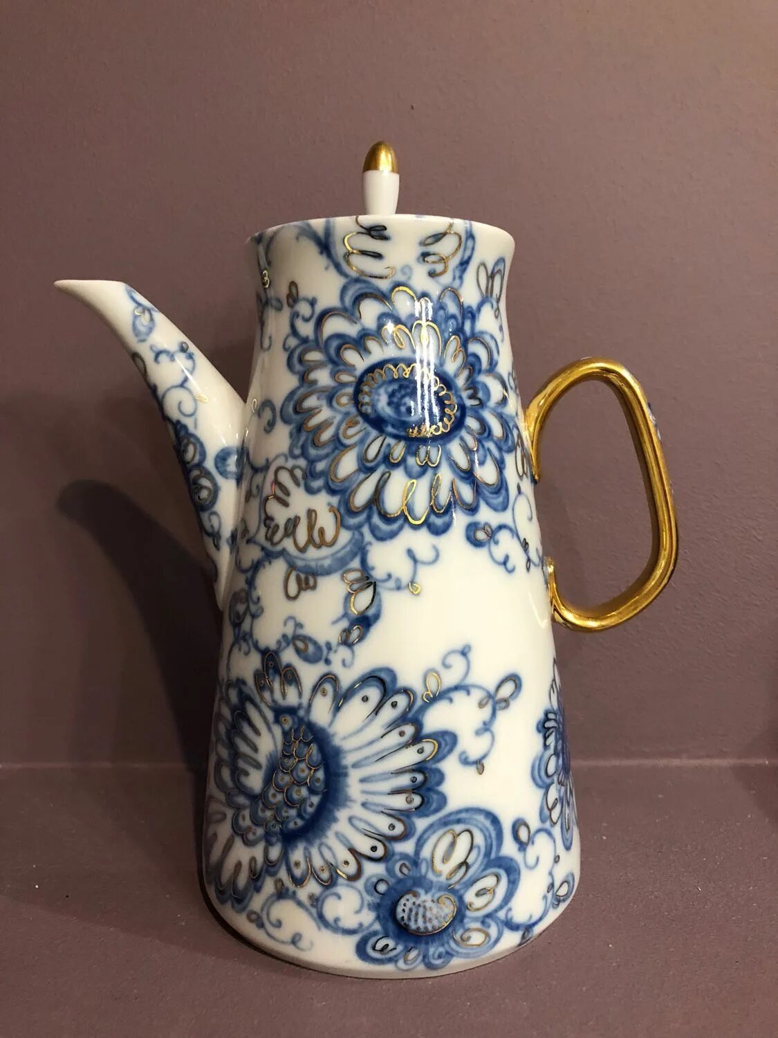 Фабрик гарднеръ в москве молочник. Е фарфор. Сервиз лфз золотой медальон. Е фарфор. Сахарница городницкий фарфоровый завод.