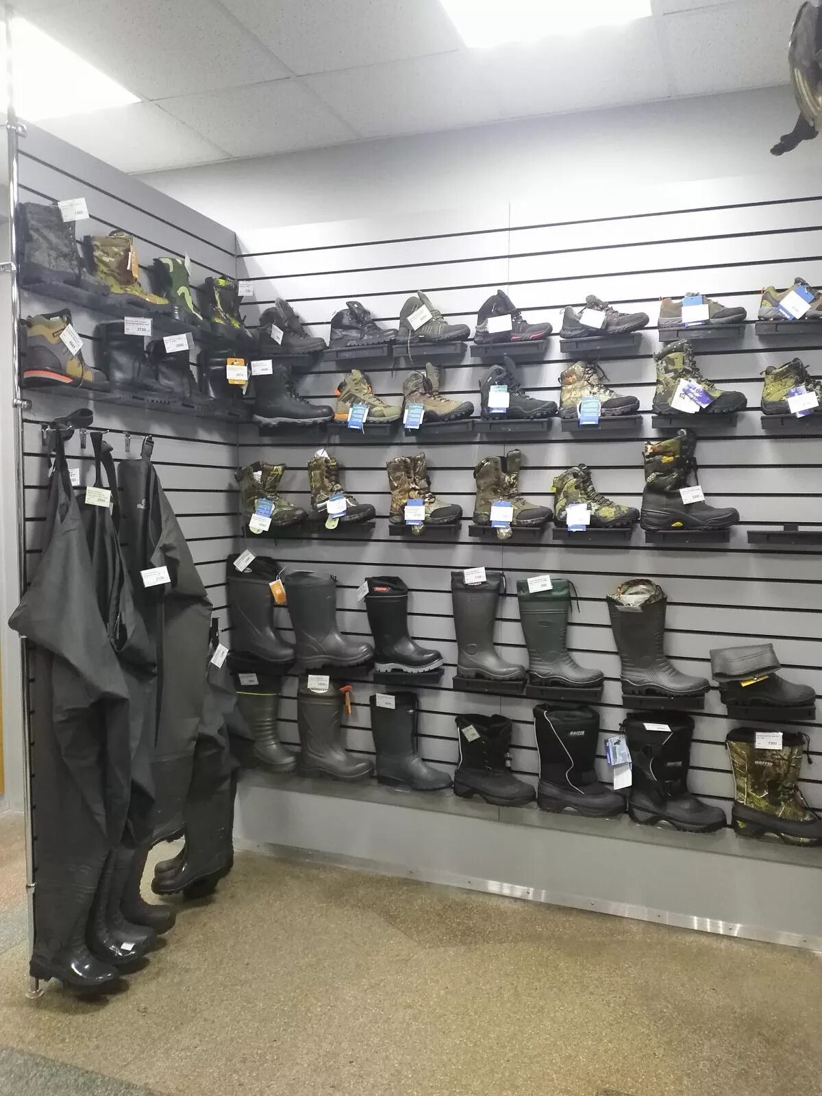 товары для охоты и рыбалки. у охотника калининград. охотник рыболов москва. фасад рыболовного магазина. охотник рыболов москва.