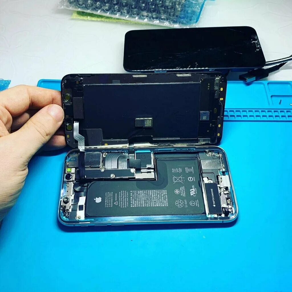 Iphone 4 замена экрана. Замена тачскрина на айфон 11. Тачскрин iphone 12 pro max. Замена заднего стекла iphone 12. Iphone 13 pro max разбитая стекло.
