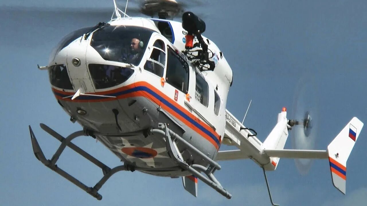 Вертолет видео песни. Eurocopter ec145 МЧС. Еврокоптер вертолет МЧС. Eurocopter EC 145. Ec145 вертолет мац.