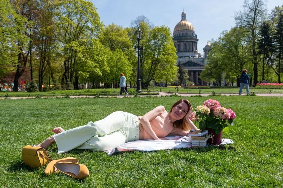 Питер в июне. Фотосессия прогулка по Питеру. Питер в июне фото. Лето СПБ. 1 июня спб