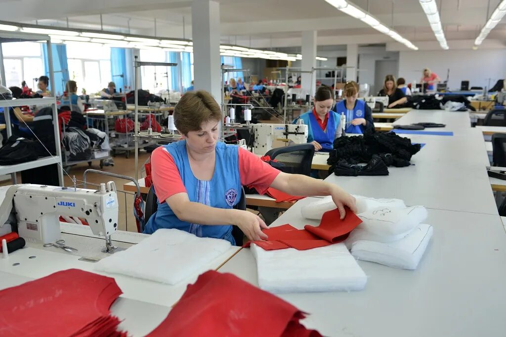 закрытая швейная фабрика. швейный цех. фабрика синар новосибирск. швейная фабрика бугульма. швейная фабрика набережные челны.