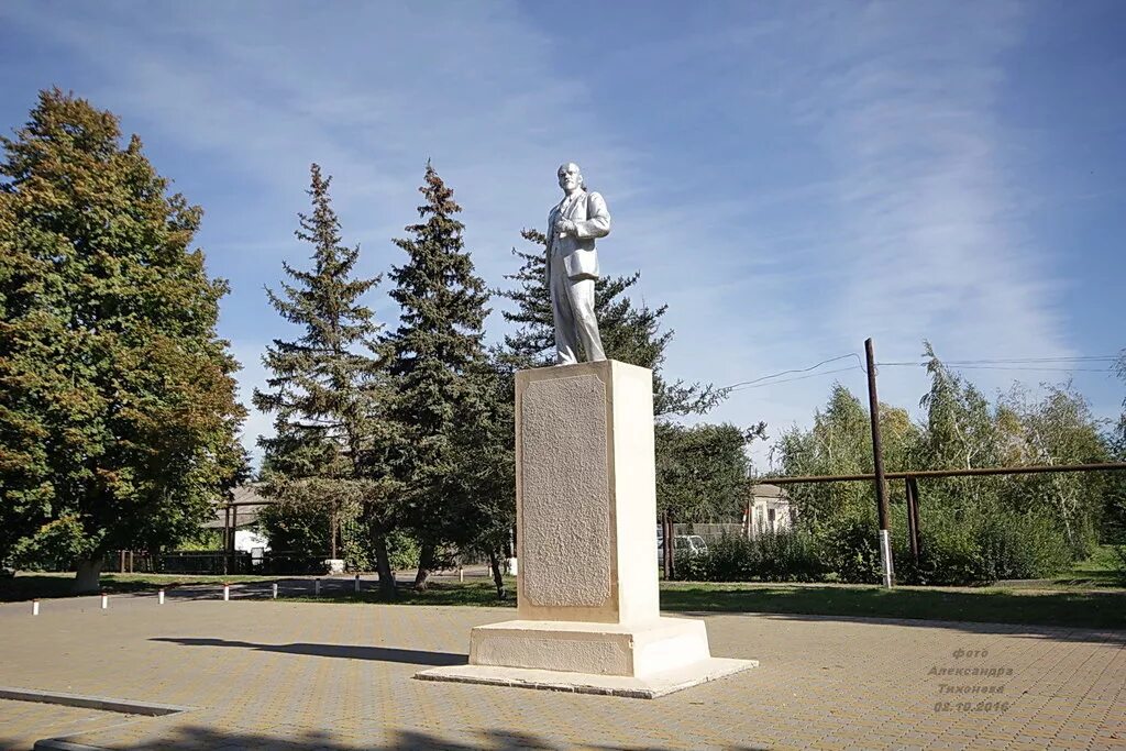 Погода в новая целина ростовская область. Памятник ленина в целине ростовской области. ростовская область целинский район поселок целина. поселок новая целина ростовской области. памятники в.и. ленину в ростовской области.
