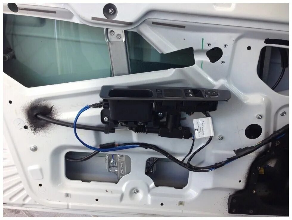 активатор центрального замка тойота 120 кузов. открывание дверей центральный. электропривод замка двери лада калина. профиль дорс двери скрытого монтажа invisible. дверь инвизибл внутреннего открывания коробка.