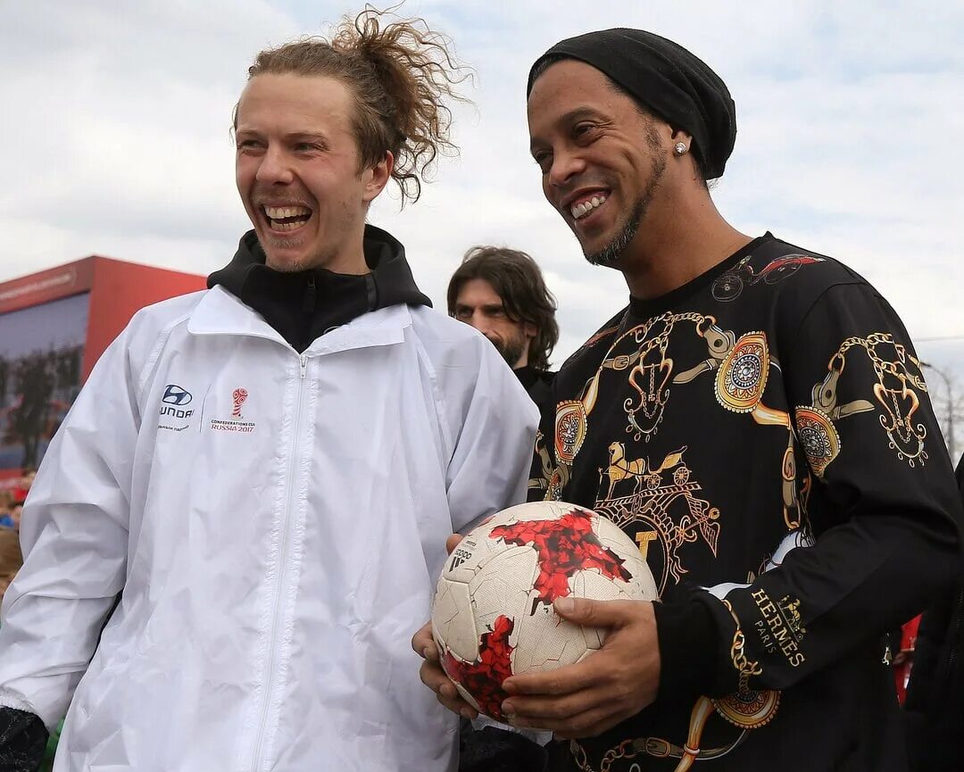 Папная. Дени папен паровой котел. Варочный котел папена. Футболист jean-pierre papin. Котел дени папена.