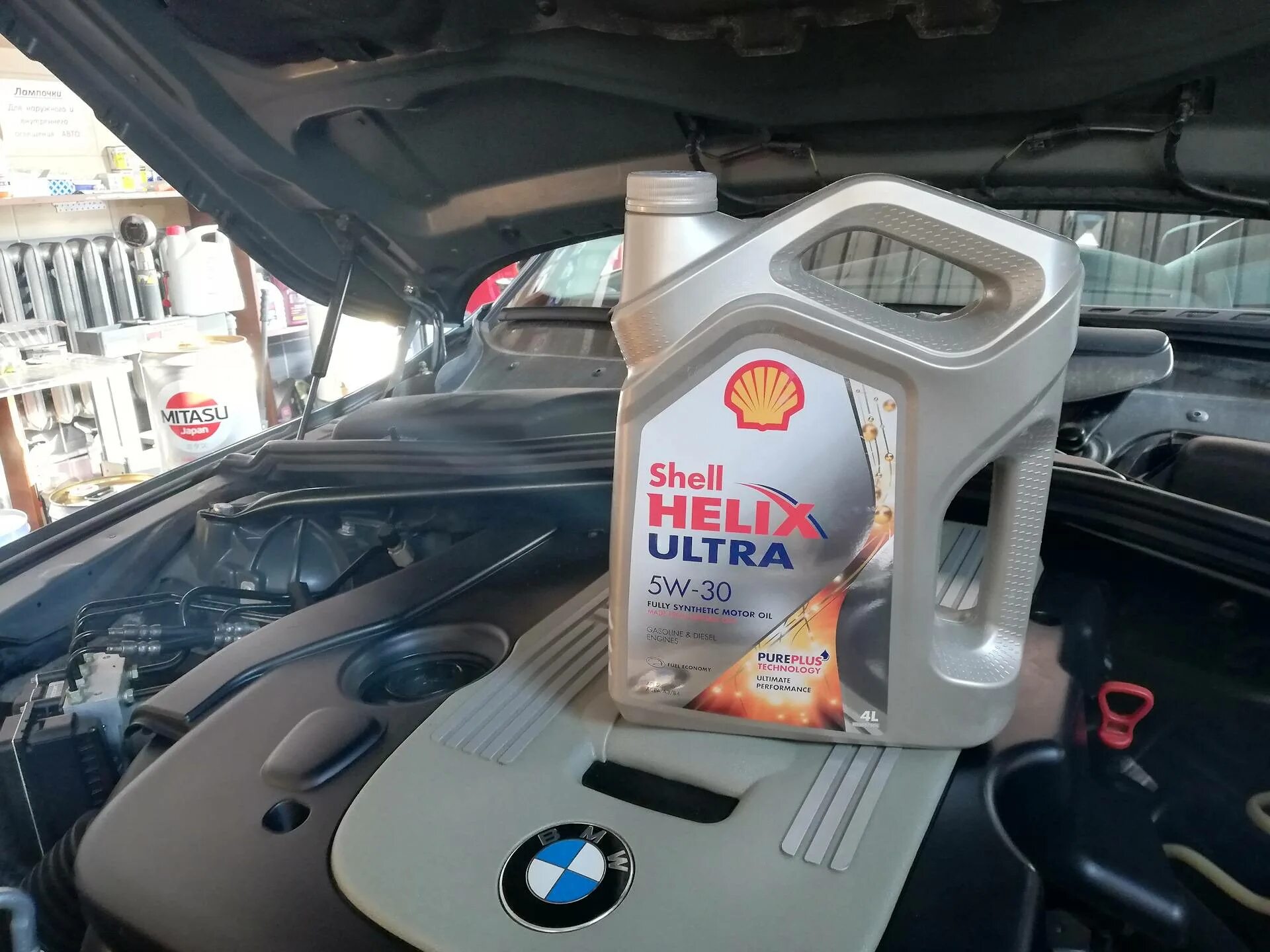 Лучшие масла shell. Shell Helix Ultra BMW 5w‑30. Shell Helix Ultra 5w30 канистра. Shell Helix Ultra 5w-30 Pure Plus. Shell Helix Ultra 5w30 Diesel.