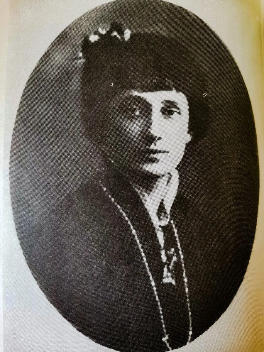 Ахматова и северянин. Ахматова. Северянин ахматова. Северянин ахматова. Тырса портрет анны ахматовой.