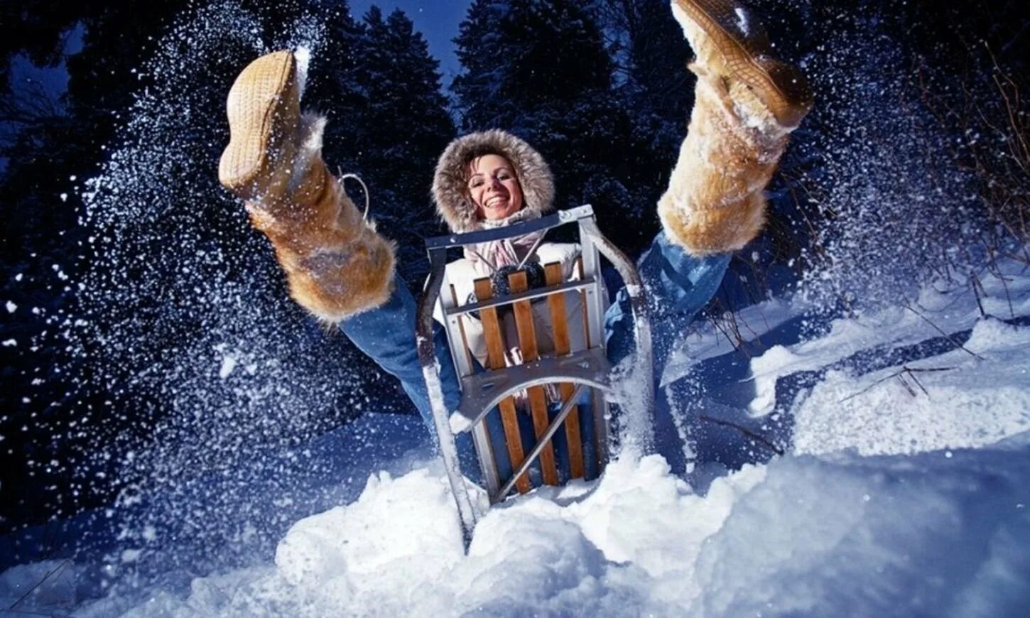 скамейка зимой. снеговик и новый год. варежки в снегу. позитивное зимнего. креативные снимки зимой.